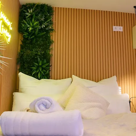 Apartman Lunaria Living I I Ambilight 55 Zoll Tv I Retro-konsole I Parkplatz I Zentral I Hbf-nah & Vw-tor 17 *