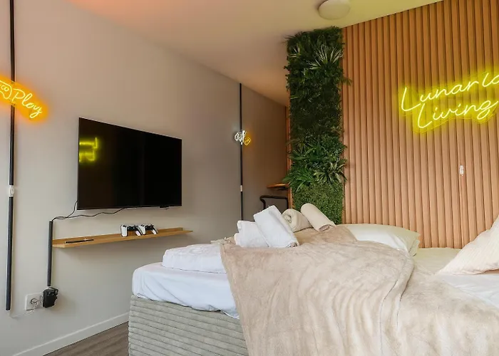 Lunaria Living I I Ambilight 55 Zoll Tv I Retro-konsole I Parkplatz I Zentral I Hbf-nah & Vw-tor 17 Apartman *